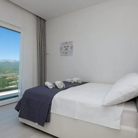 Villa Ella - By Guide