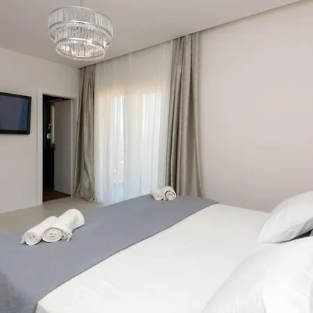 Ella - By Guide Makarska