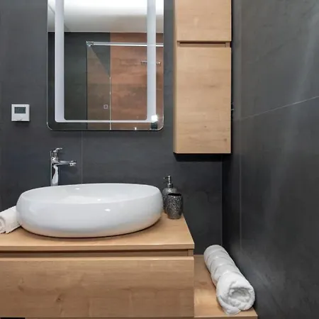 Ella - By Guide Villa Makarska