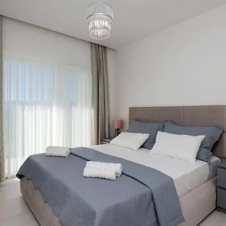 Ella - By Guide * Makarska