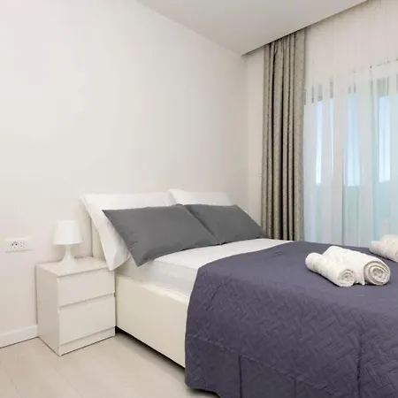 Ella - By Guide Villa *