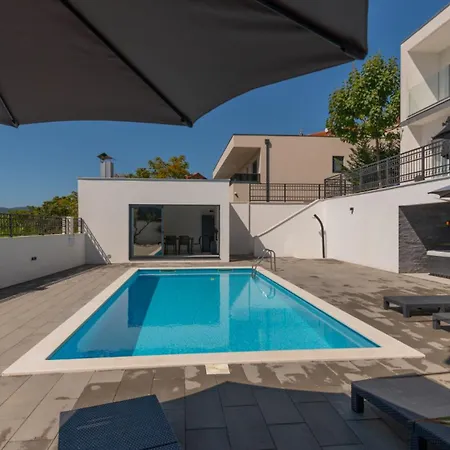 Villa Ella - By Guide Makarska